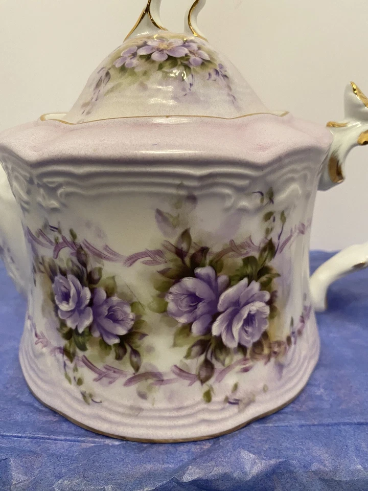 Tetera musical vintage adornada con adornos dorados flores de lavanda juega piel Elise Foto 2 de 4