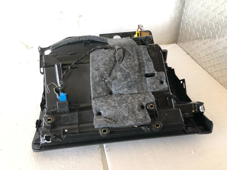 2009 AUDI S5, A5 черный приборной панели отсек для хранения крышка крышка (бардачок двери) OEM  - Изображение 3 из 4