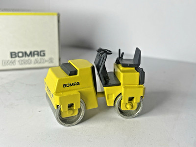 Conrad Bomag Tandemwalze Walzenzug BW 120 AD 2 Baumaschine Gelb 1:50 mit OVP