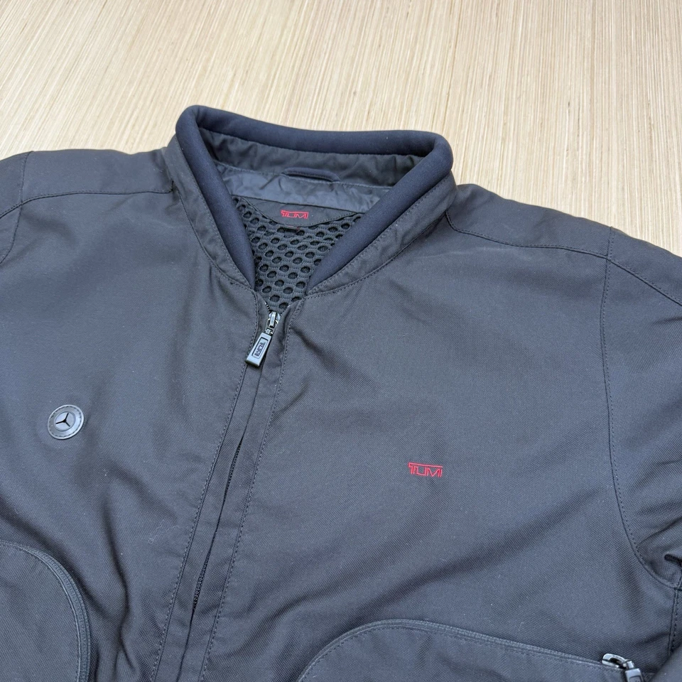 Tumi Men's Black Zip Up Tactical Traveler Cargo Pockets Jacket - Size Medium - Image 4 of 4