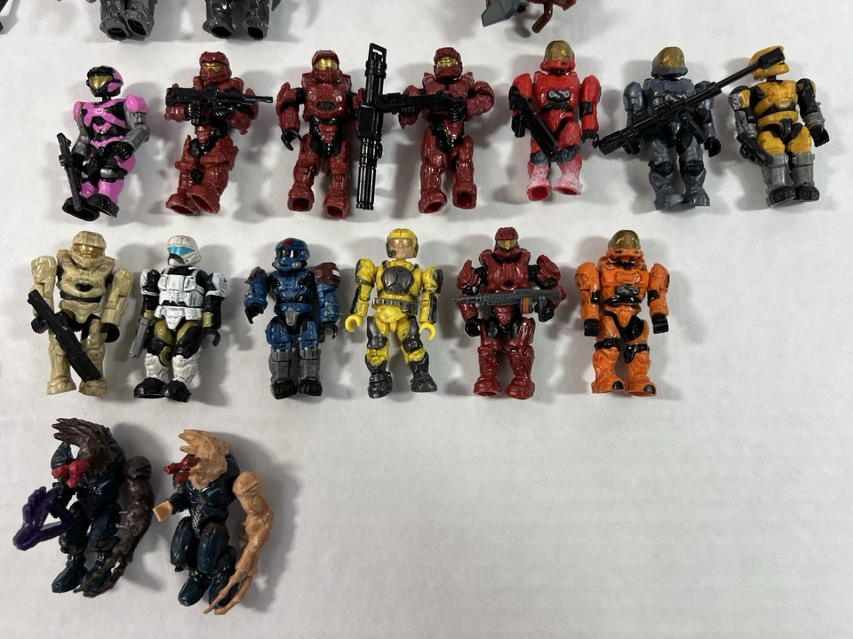Halo Mega Bloks Figure Lot 26 Figures And Miscellaneous Pieces  - Image 3 of 4