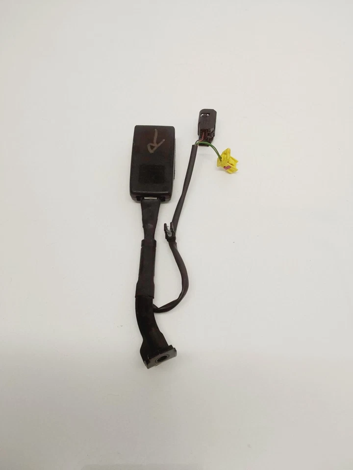 2007 Volkswagen Passat Front Right Seat Belt Buckle OEM - Image 3 of 4