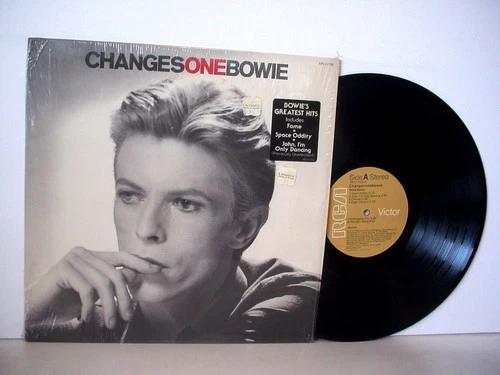 DAVID BOWIE ChangeOneBowie Original LP from 1976 (RCA APL1-1732). Hype Sticker
