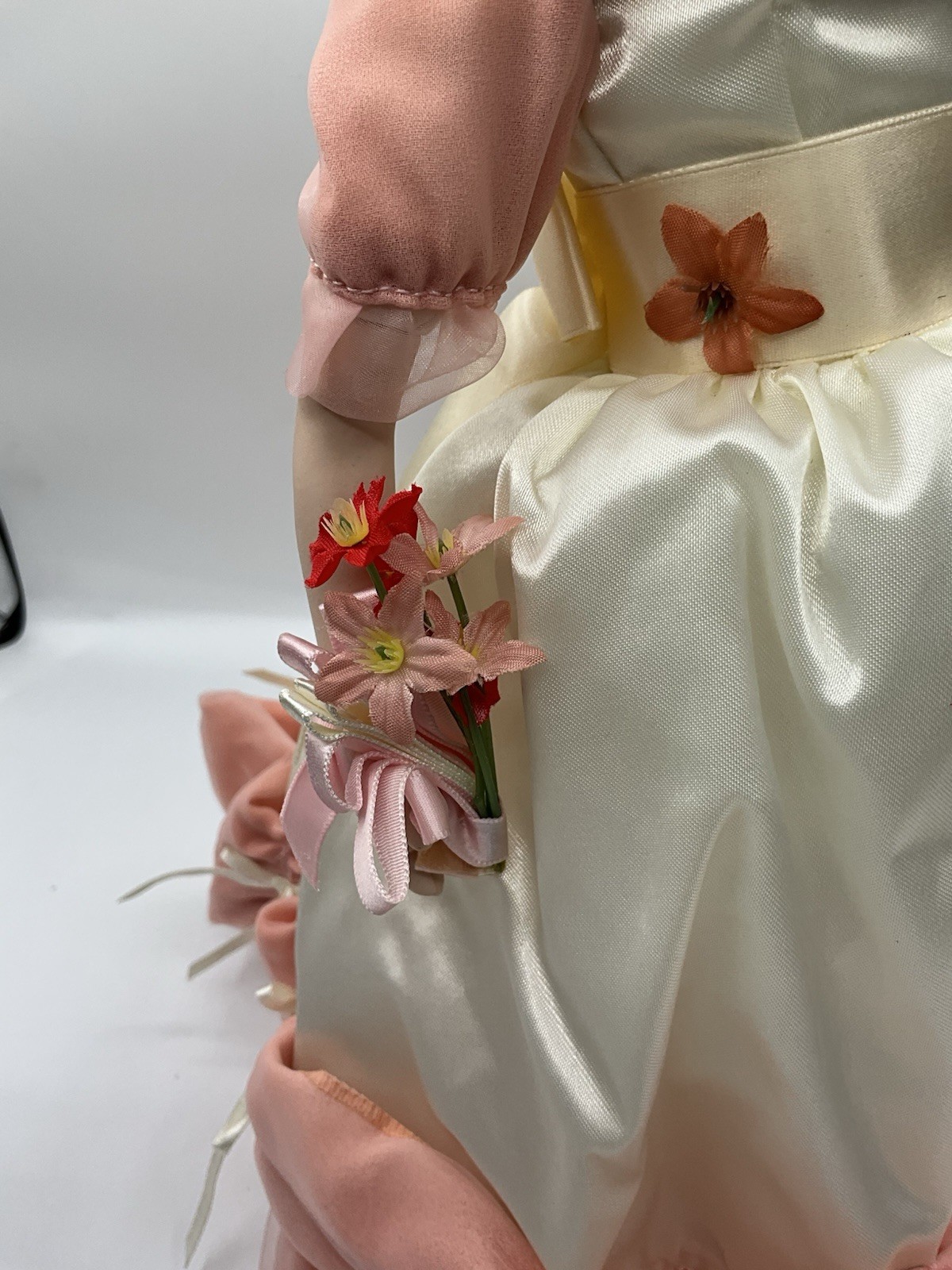 1985 Vintage Bertha Rogers Porcelain Doll SCARLET O’HARA W/ Stand & Accessories