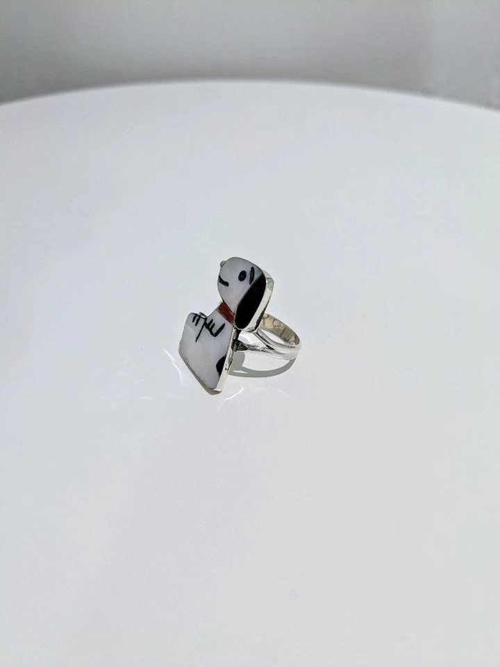 Anello personaggio cane Shenel Comosona Zuni misura 15 argento nativi america... - Immagine 2 di 4