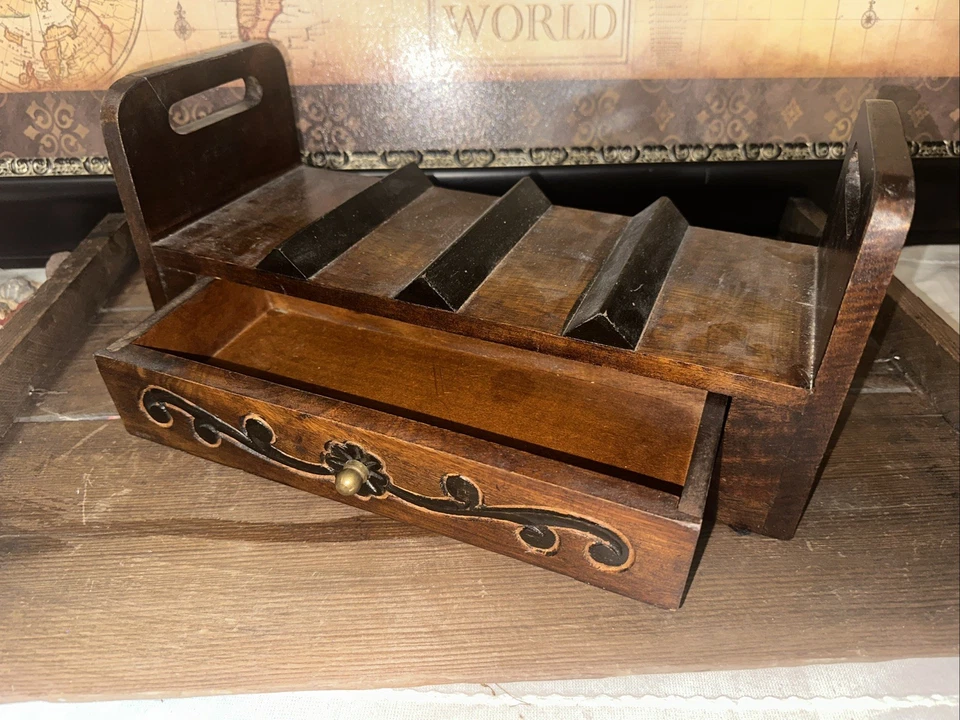 Pier One Imports Encimera de madera tallada con cajón y barra de perilla de latón Foto 4 de 4