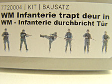 Deutsche Soldaten Tür aufbrechend - Artitec Figuren 1:72  unbemalt  - 7720004 #E
