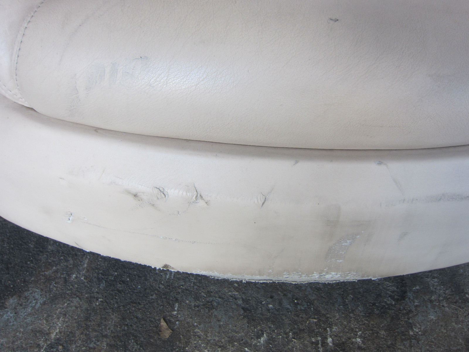 Bentley Arnage 99 RH / Passenger Seat w/ Rails / Guides - Creme