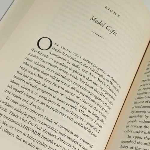 Giving (Paperback 2007) Bill Clinton Biography - Picture 14 of 15