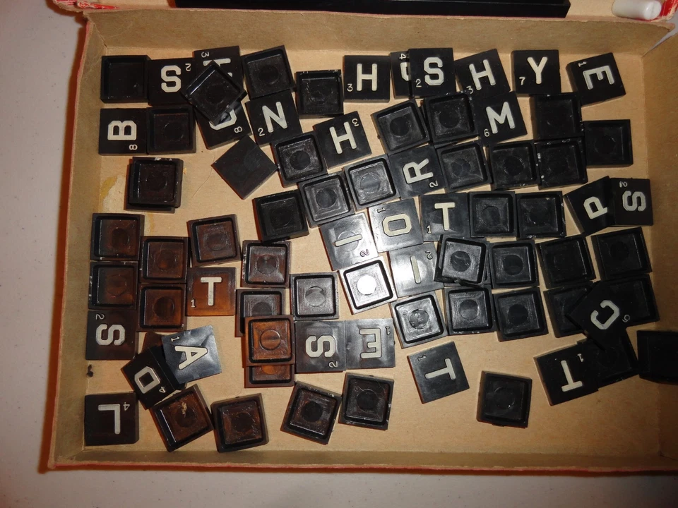 Vintage 1957 Transogram Anagrams Incomplete 82 tiles 2 racks - Image 3 of 4