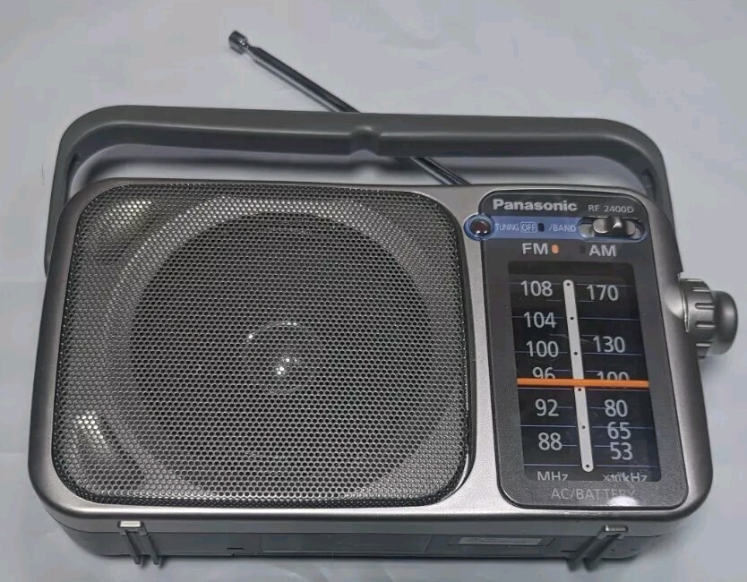Panasonic RF-2400D WORKING Portable AM/FM Radio Battery Power w/o