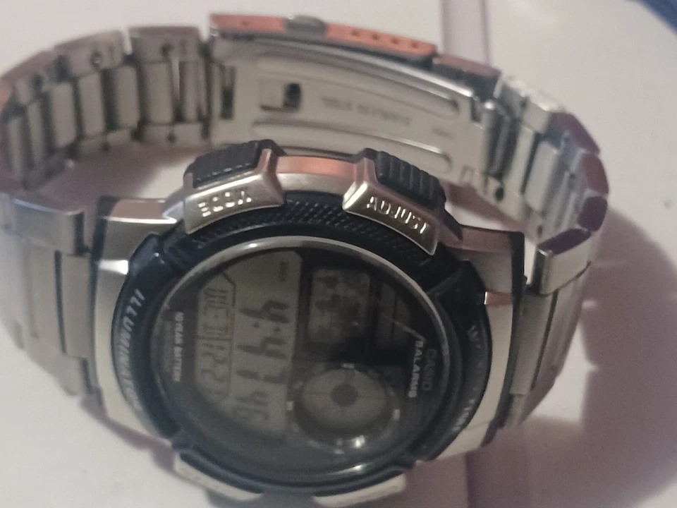 Reloj digital para hombre Casio 5alarms clásico deportivo 10YB esfera negra gris Foto 2 de 4