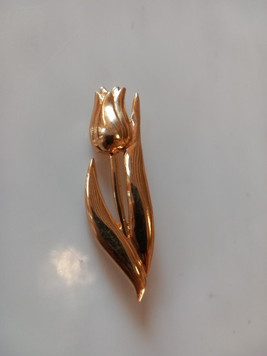 Broche vintage en forme de feuille frisée dorée - France