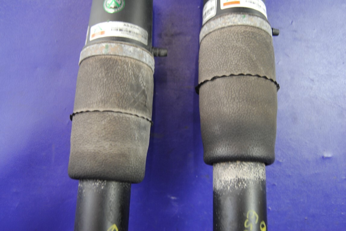02-06 Escalade Tahoe Suburban Rear Air Ride Shock Absorbers Set Arnott AS-2708