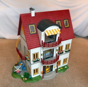 playmobil suburban house 4279