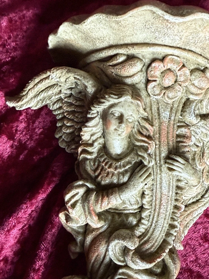 Hermoso aplique de pared decorativo vintage con un ángel y un querubín. "8"" por 5""" Foto 2 de 4