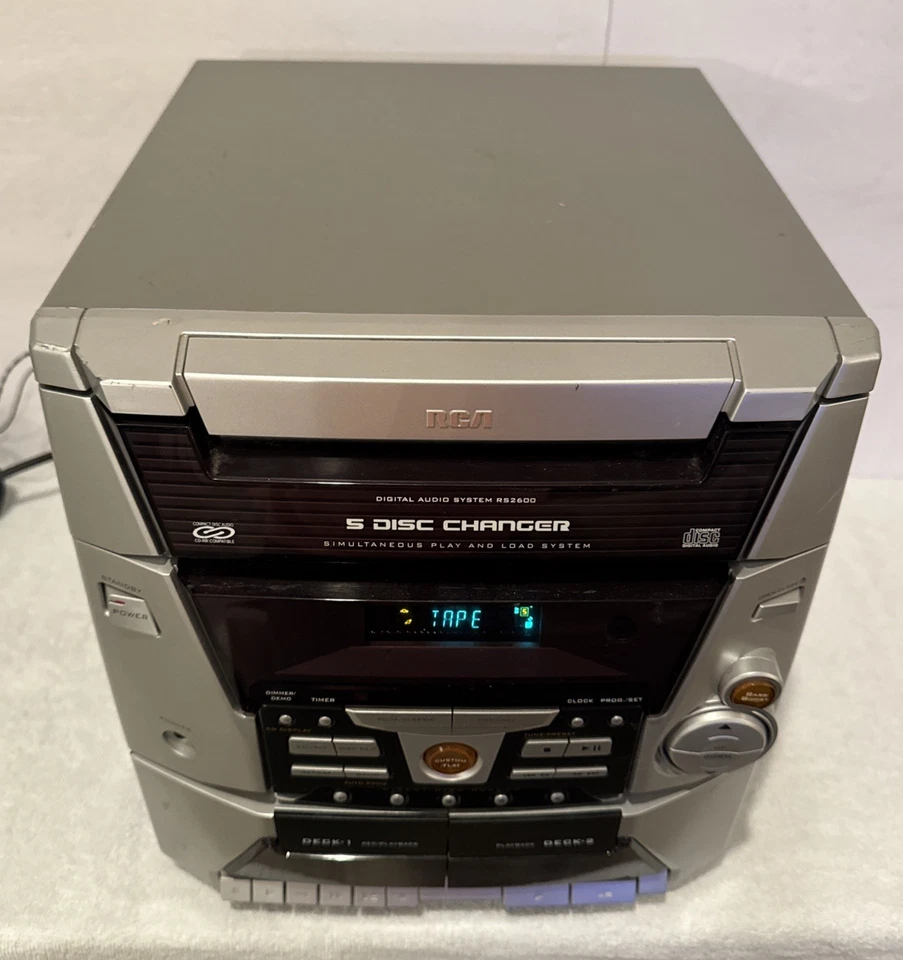 RCA RS2600 Digital Audio 5 Disc CD Dual Cassette Base Only 2002 Vintage Read - Image 2 of 4