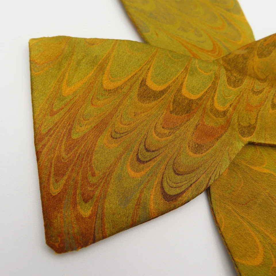 Pajarita Shibumi dorada verde geométrica 2,25" de ancho autocorbata seda EE. UU. Foto 2 de 4