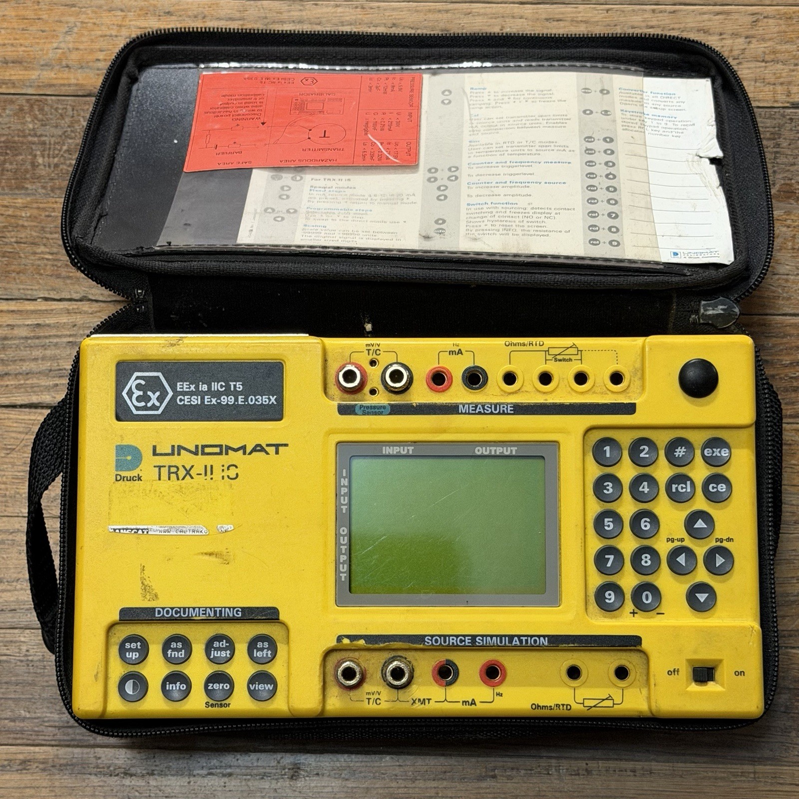 Druck UNOMAT TRX II-iS Portable Documenting Calibrator With Carrying Case