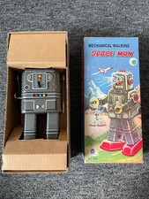 MECHANICAL WALKING SPACE MAN Tin Robot