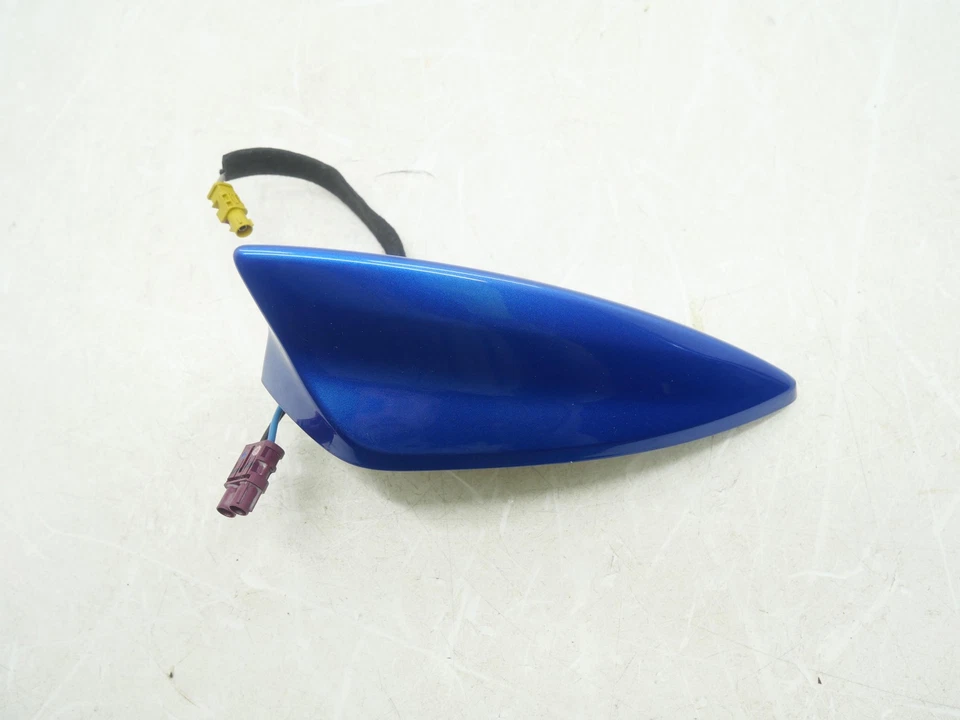 Utilice receptor de antena de aleta de tiburón Hyper Blue metálico 2016-2024 Chevy Camaro OEM Foto 4 de 4