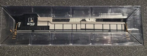 Atlas Master HO Scale Dash 8-40C Locomotive NS "Horsehead" #8742 Gold Series - Picture 6 of 9
