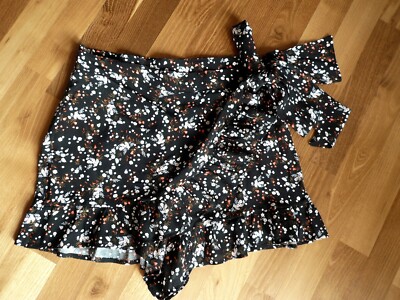 Süße Shorts mit Volant und Bindegürtel von BSL ** M ** Neu ** Millefleur