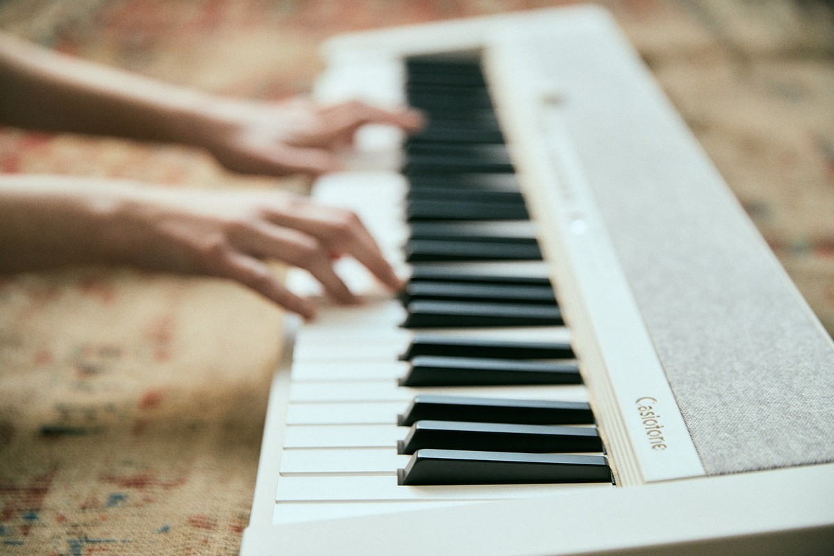 Casio CT-S1 Casiotone 61-Key Keyboard - White w/ Adjustable