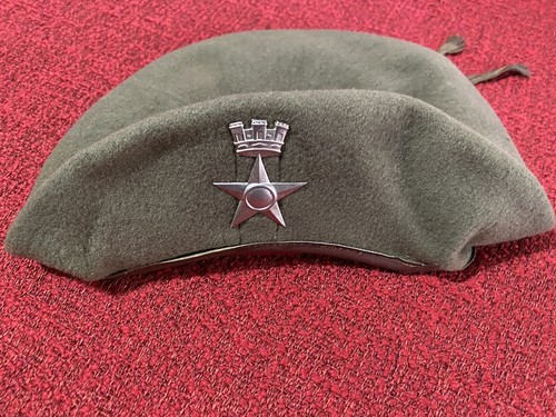 Basco Completo Fregio Sanità- Corpo Militare CRI Anni 50 / 60 - non piu' in  uso | eBay