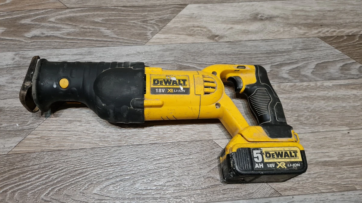 DeWALT DCS380N 18V XR Li Ion Reciprocating Saw 5.0Ah Battery