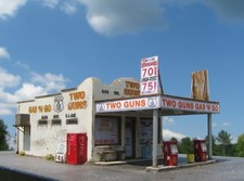 N Scale Route 66 Series: Two Guns Gas N Go Ki...