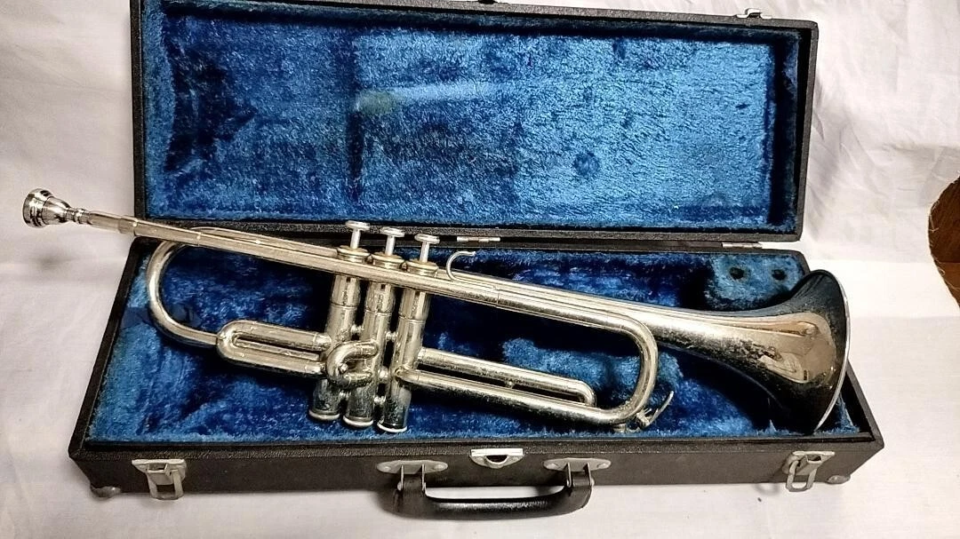 Yamaha YTR-135 Bb Trumpet Silver Used with Hard Case and