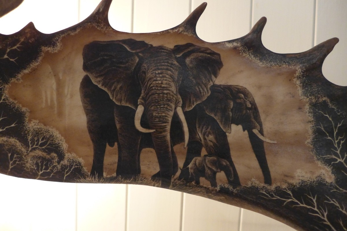 Lampe En Bois De Daim Avec Pieds éléphants – Pièce Unique, Faite Main, Cadeau De Noël