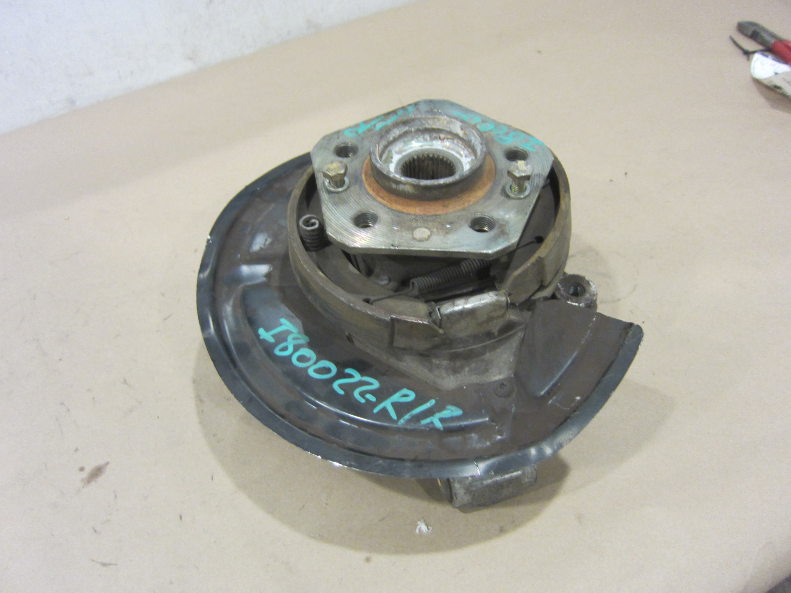Maserati 4200 - RH Rear Stub Axel - Knuckel -Bearing - P/N 189334