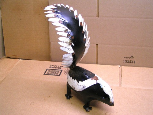 METAL Yard Art SKUNK Junk Iron Garden Sculpture, 17