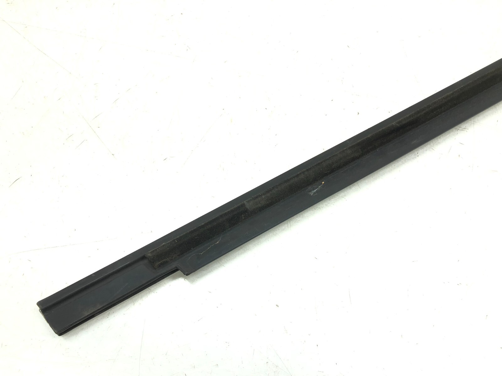 2014-2020 MASERATI QUATTROPORTE LEFT DRIVER FRONT DOOR WINDOW BELT MOLDING OEM