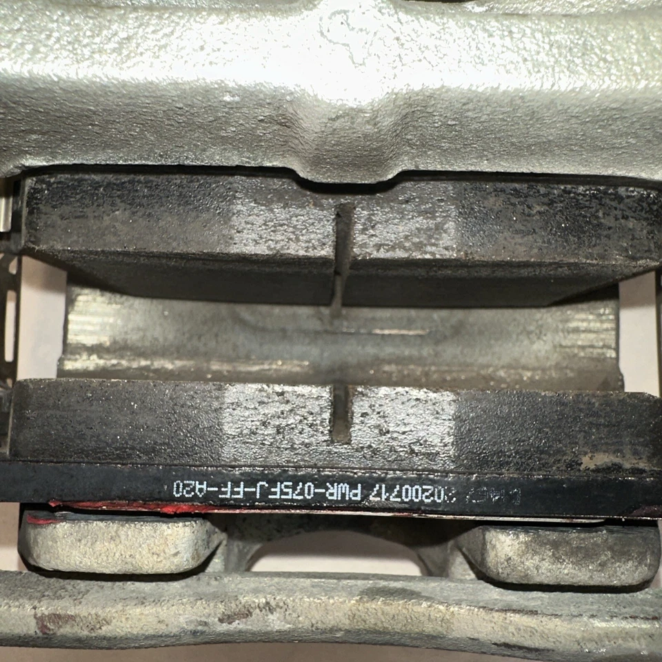 Chevrolet Volt 2011-2015 tracción delantera izquierda lado del pasajero ABS pinza de freno OEM Foto 2 de 4