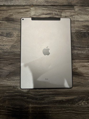 iPad Pro 1. Gen 128gb Silber mit Keyboard Case Bundle (Beschreibung lesen)