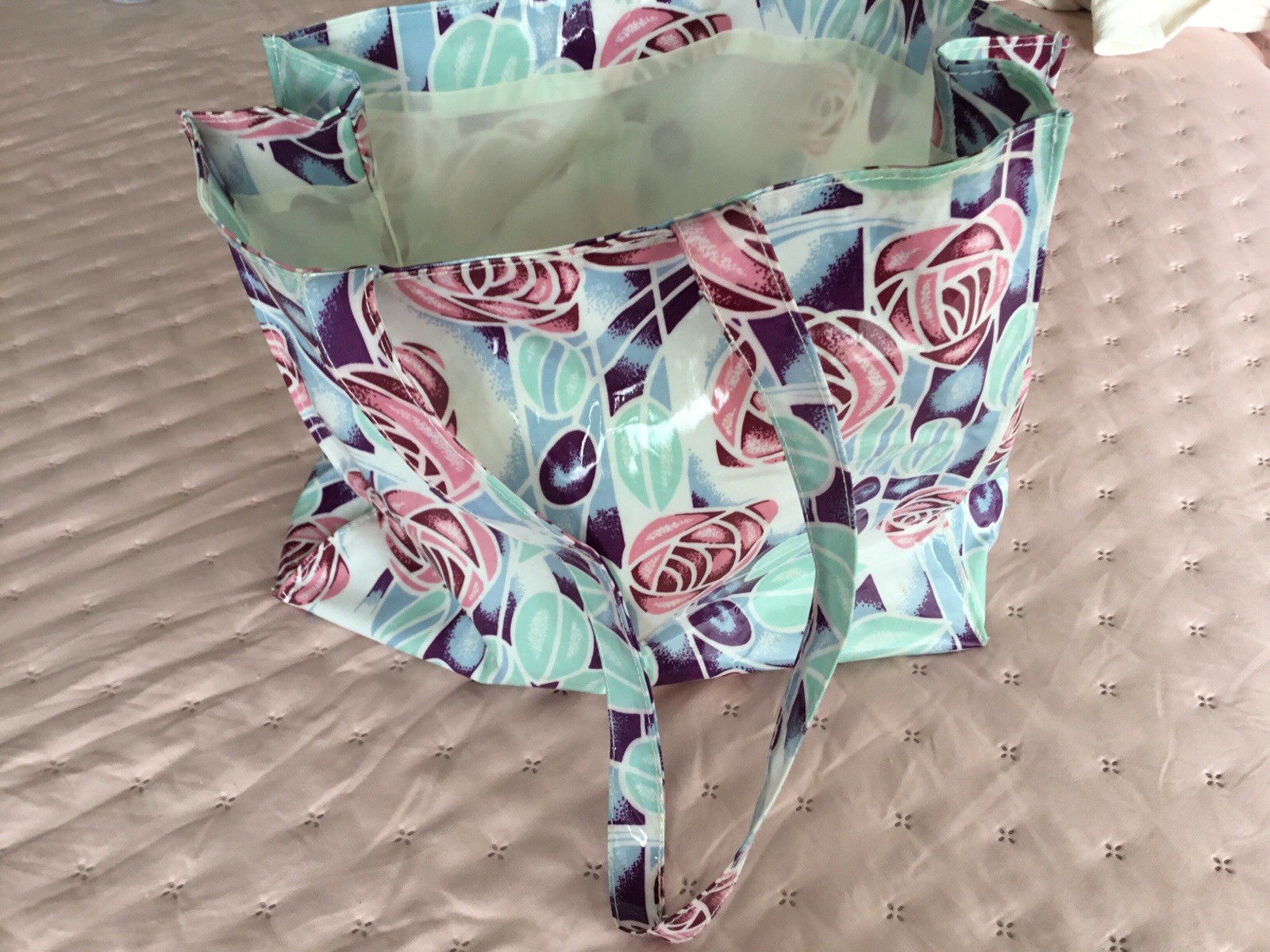 PAST TIMES VINTAGE 100percent PVC COATED COTTON/TOTE/SHOPPING BAG/ MACKINTOSH DESIGN