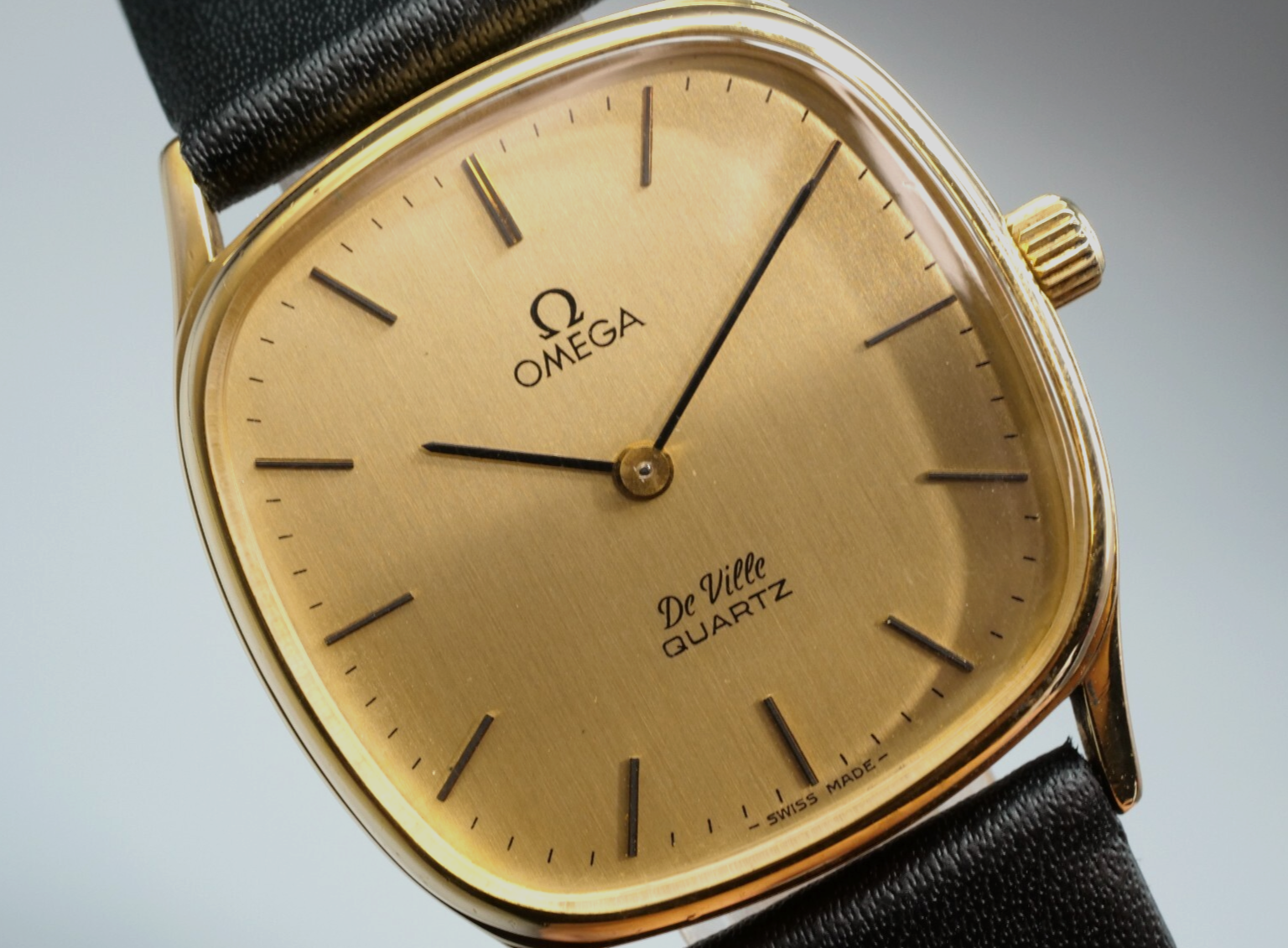 MINT OMEGA De Ville Cal 1330 Gold Square Quartz Vintage Mens Watch Japan