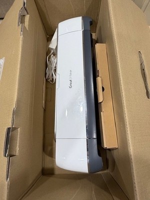 Cricut Maker CXPL301A Bluetooth Smart Cutting Machine Cricut w/cord