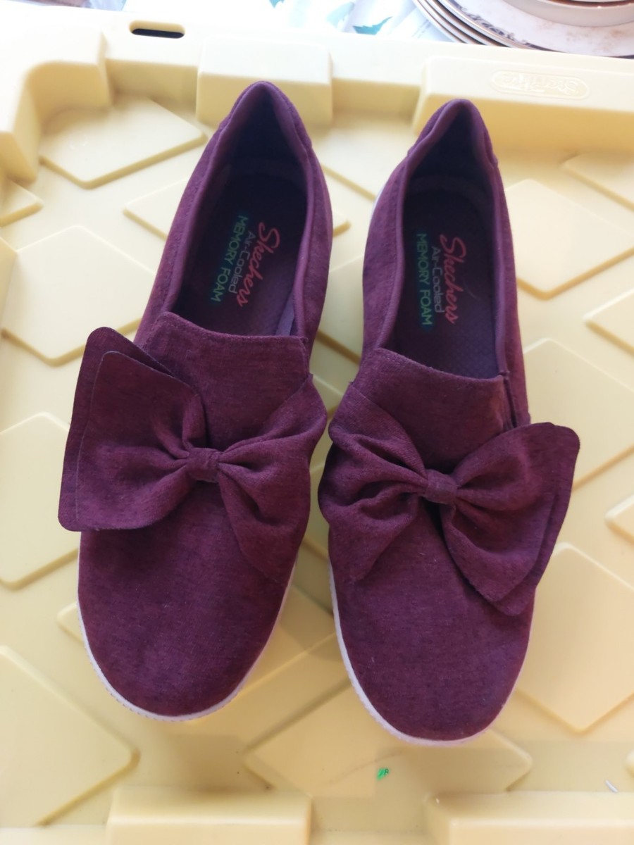 Women's Skechers Air Cooled Memory Foam Shoes Size 11