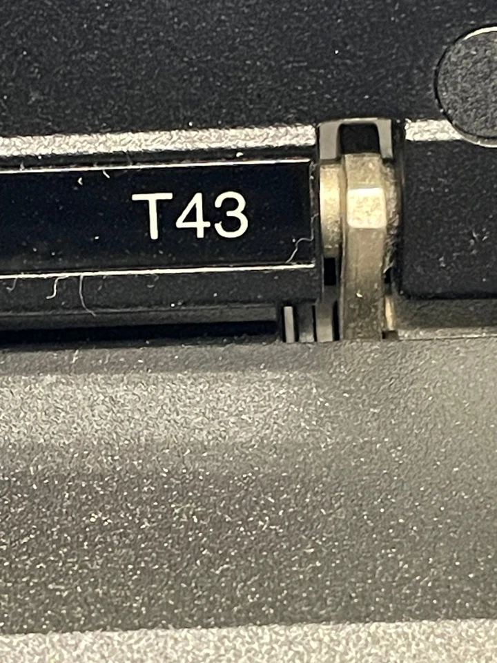 IBM ThinkPad T43 Laptop Pentium M 1,86GHz 1GBB 80GB HDD ATI GPU Win XP #722 - Bild 2 von 4