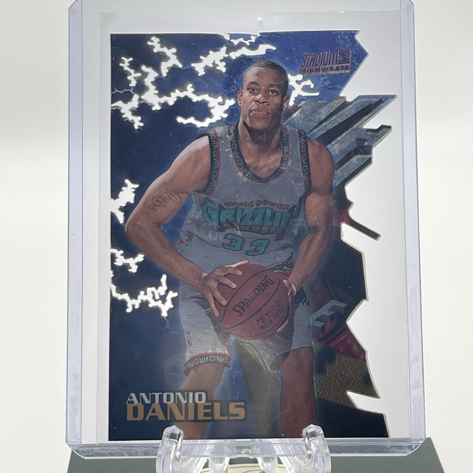1997-98 Topps Stadium Club - Triumvirate Antonio Daniels #T16A (RC)