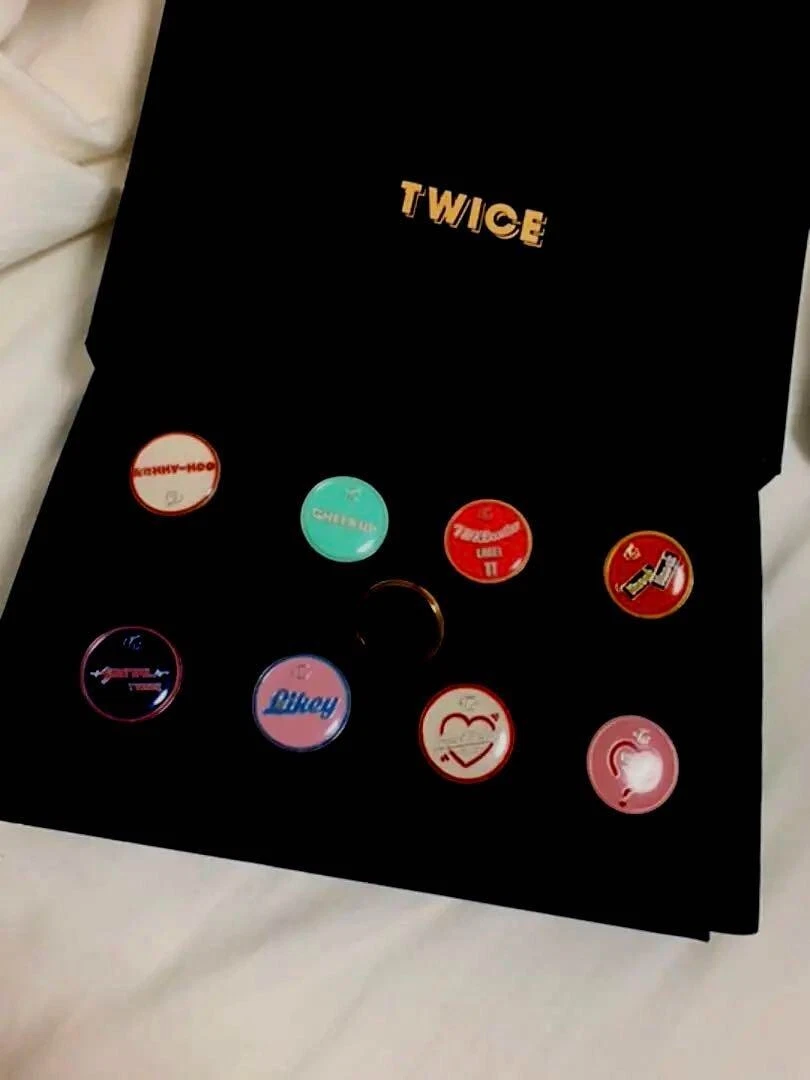 TWICE special badge set A&B-