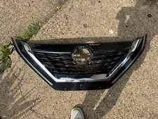 NISSAN QASHQAI Front Grill 2021-2024 | OEM 62310-6UM Used Genuine