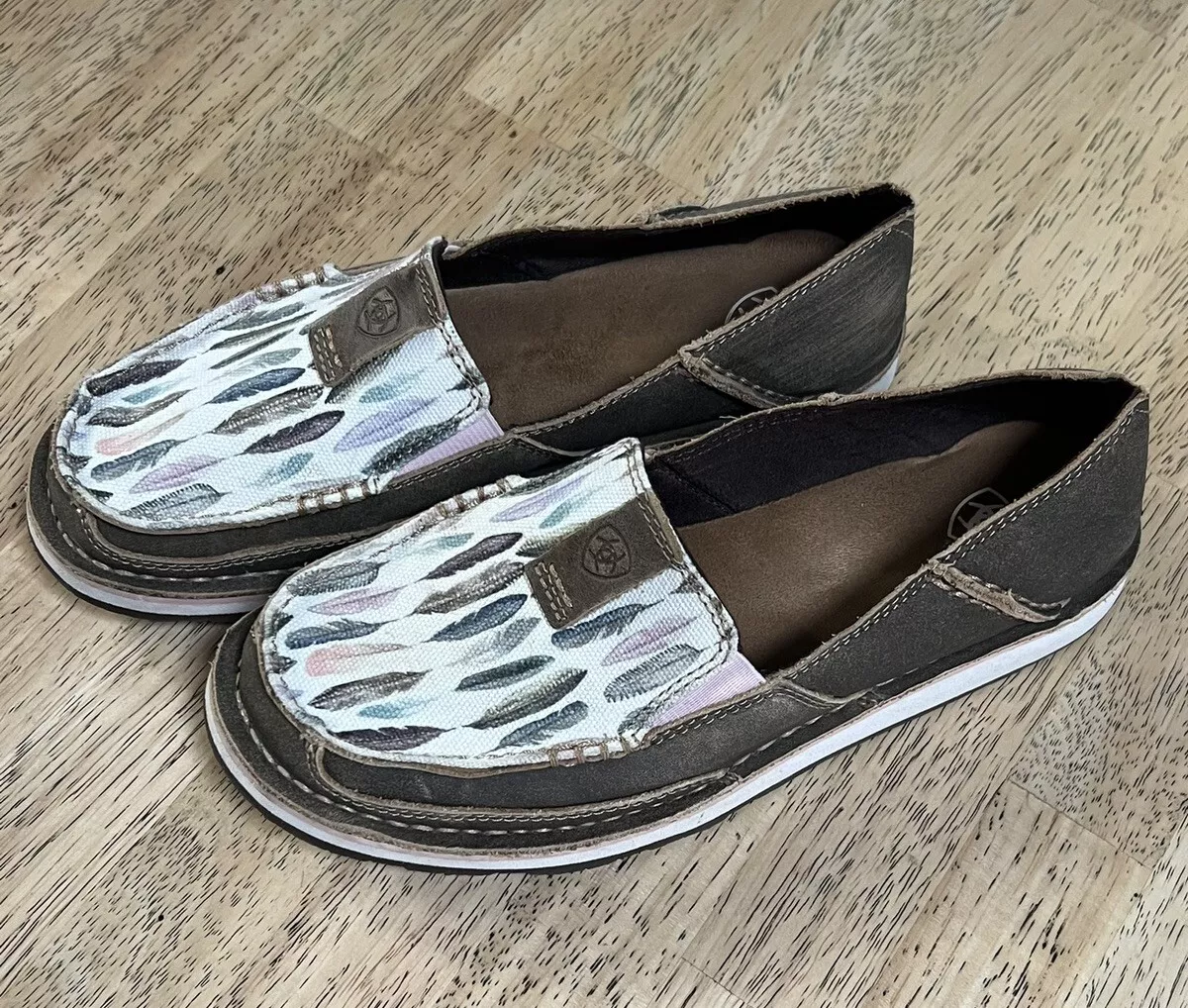 Ariat Cruiser Women s Feather Pattern Size 7.5 b Great Condition