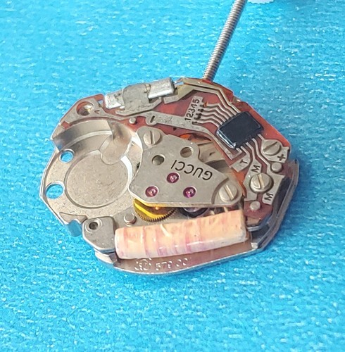 ETA 579.001- 4 Jewel, 2 Hand Gucci Movement. Sets, Runs, Keeping Time 2 Days. - Picture 6 of 9