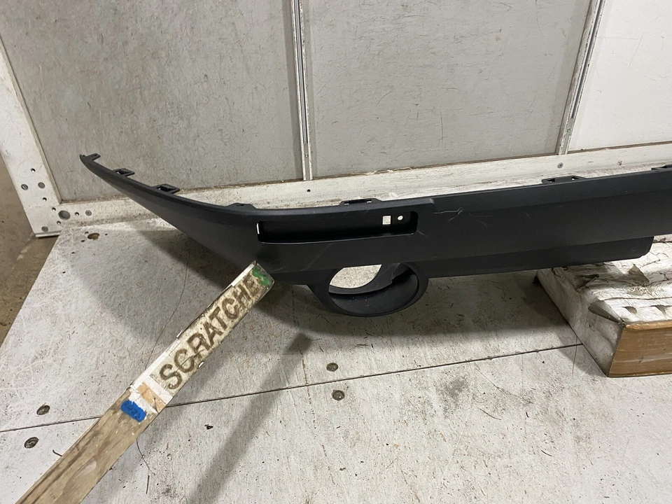 Para-choque traseiro inferior AM 2010-2016 Cadillac SRX luxo/premium/desempenho - Imagem 3 de 4