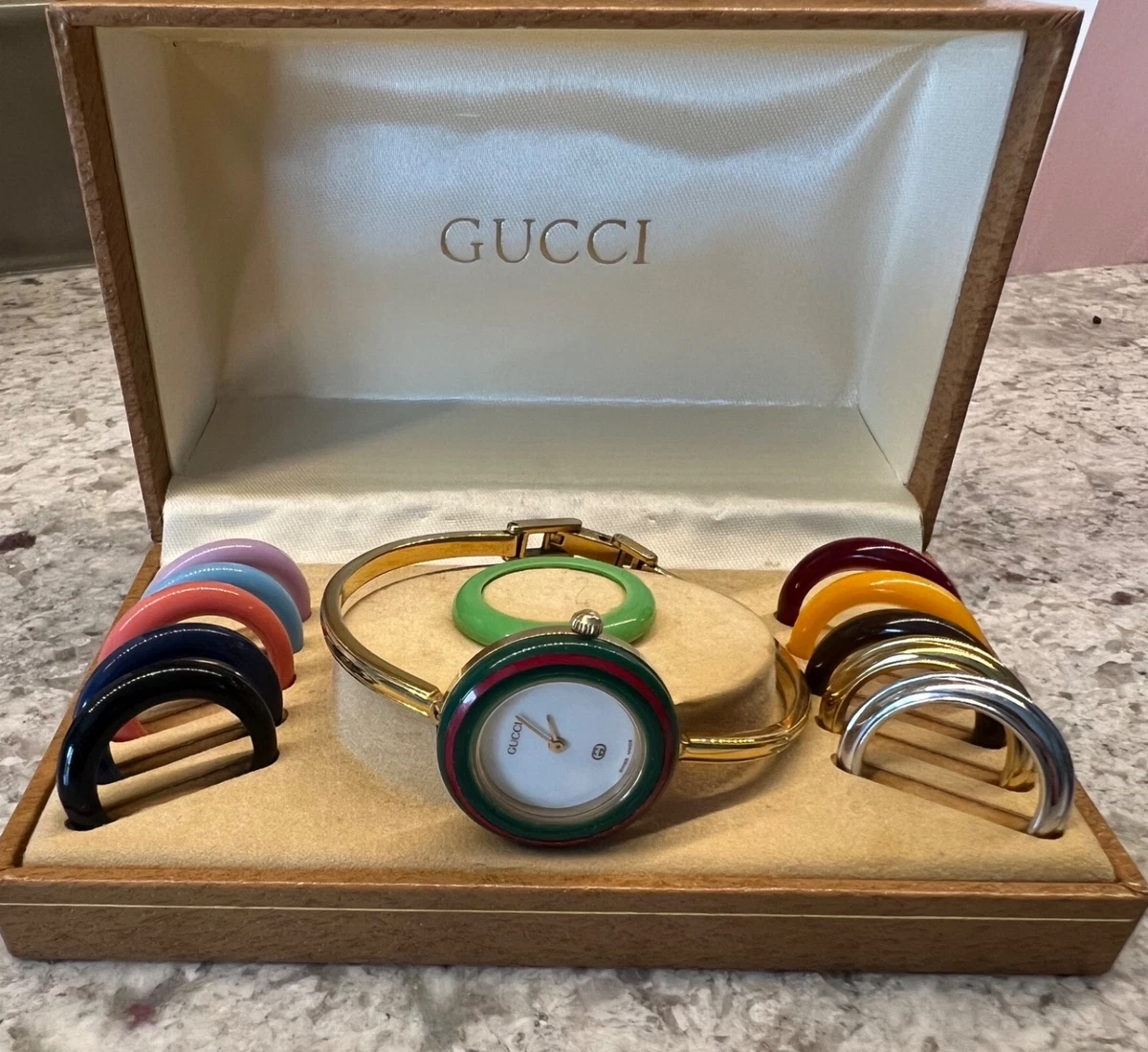 Vintage Gucci Red and Gold Women’s Bracelet Watch interchangeable Bezel WTS] Vintage Gucci 1100-L (11/12, 11/12.2) Interchangeable  main image 2